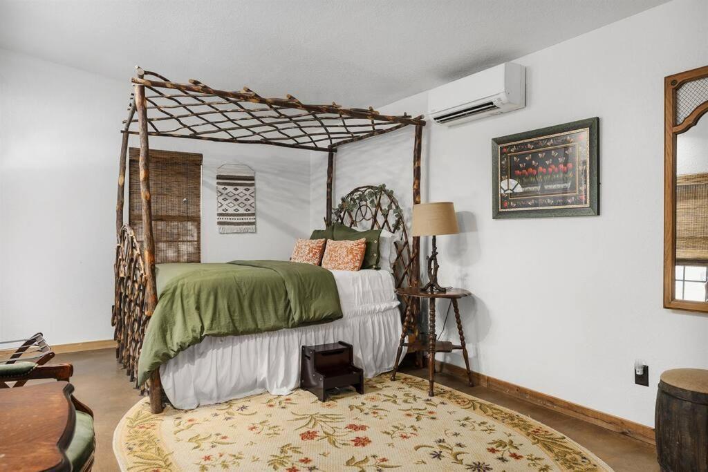Villa Pet Friendly! Hot Tub, 2Mins From Main, Fire Pit à Fredericksburg Extérieur photo